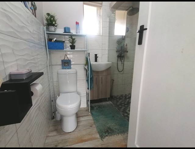 1 BEDROOM FLAT FOR SALE IN BLUFF